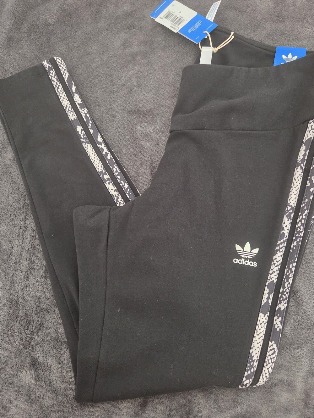 Adidas Black Women's Leggings with White Snake-Print Side Stripes 1X
